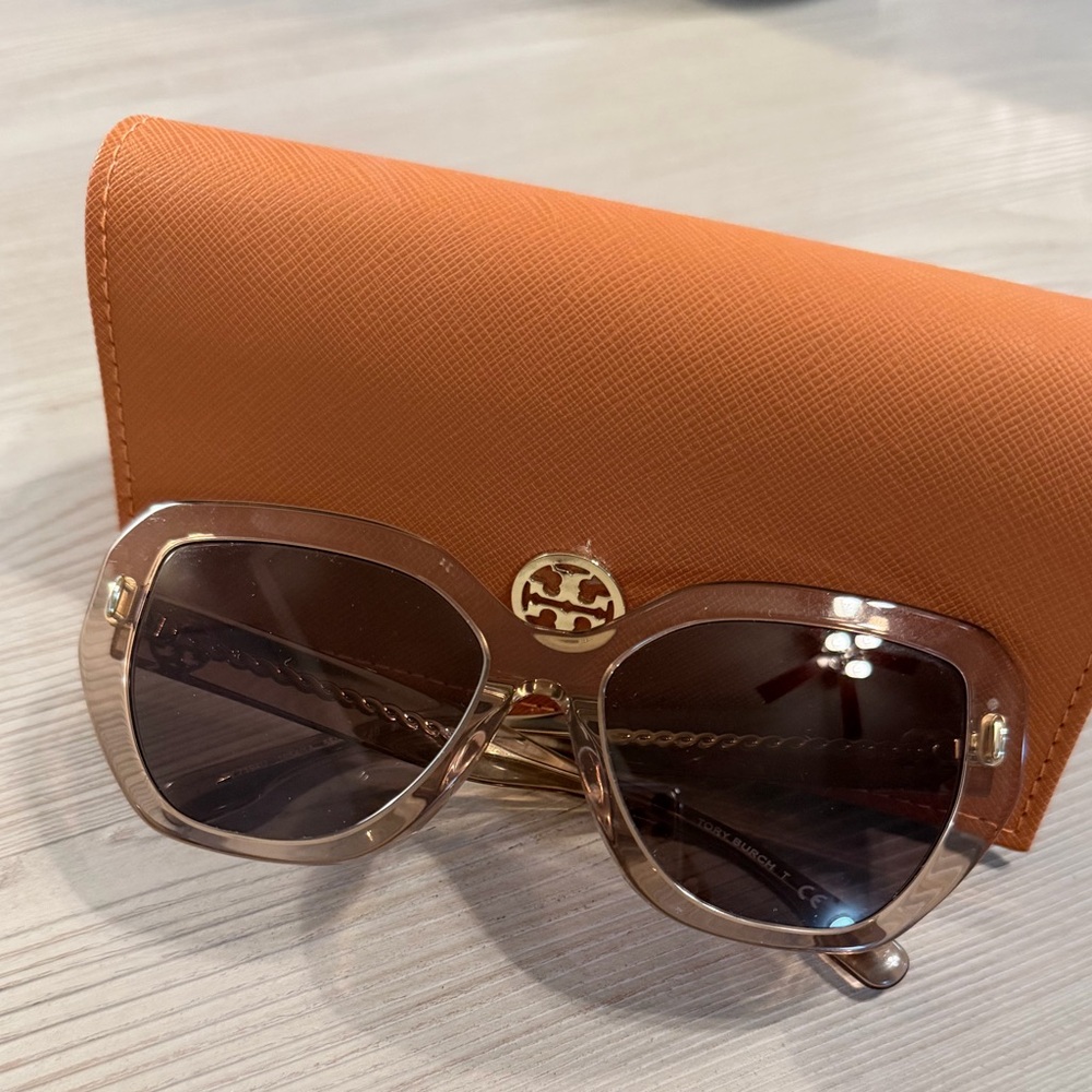 TORY BURCH Violet Cat Eye Ladies Sunglasses with Orange Case